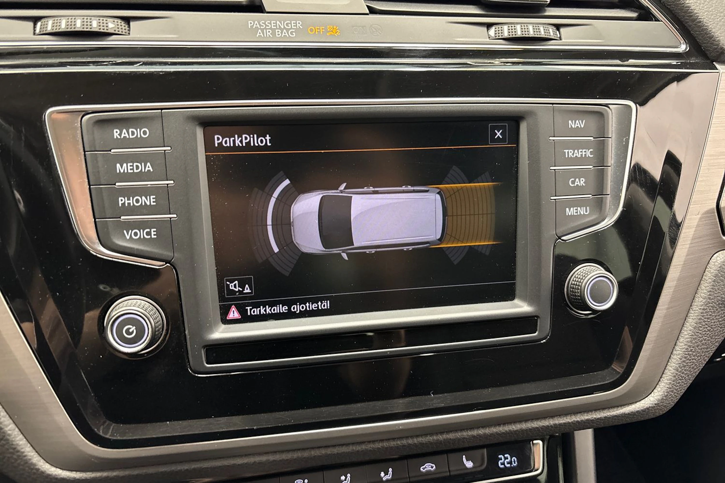 musta Volkswagen Touran 2016 kuva 22.