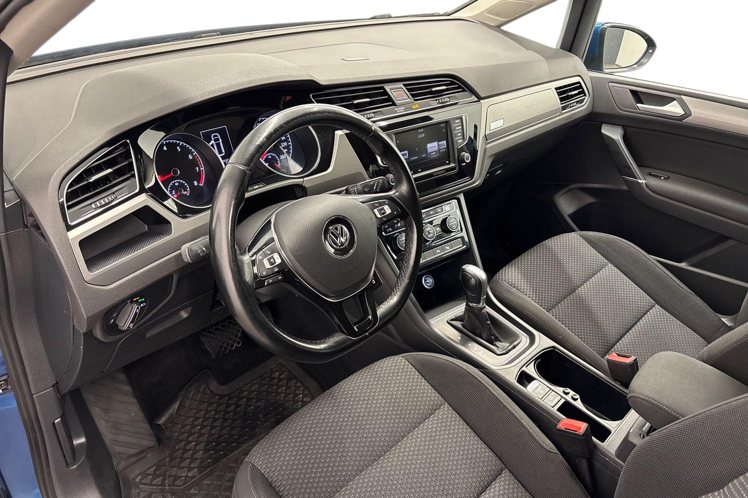 Volkswagen Touran 2016, kuva 6/24