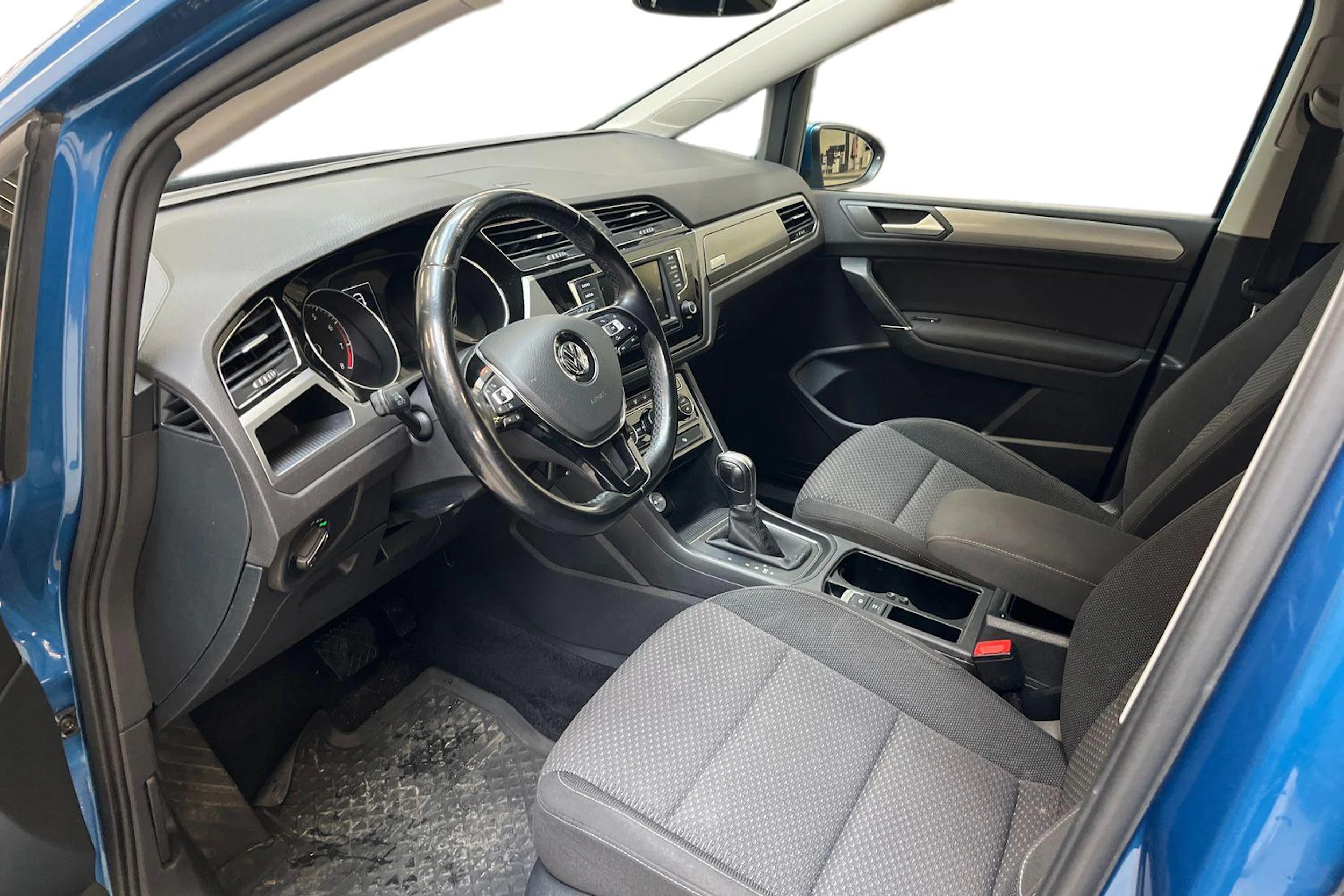 sininen Volkswagen Touran 2016 kuva 8.