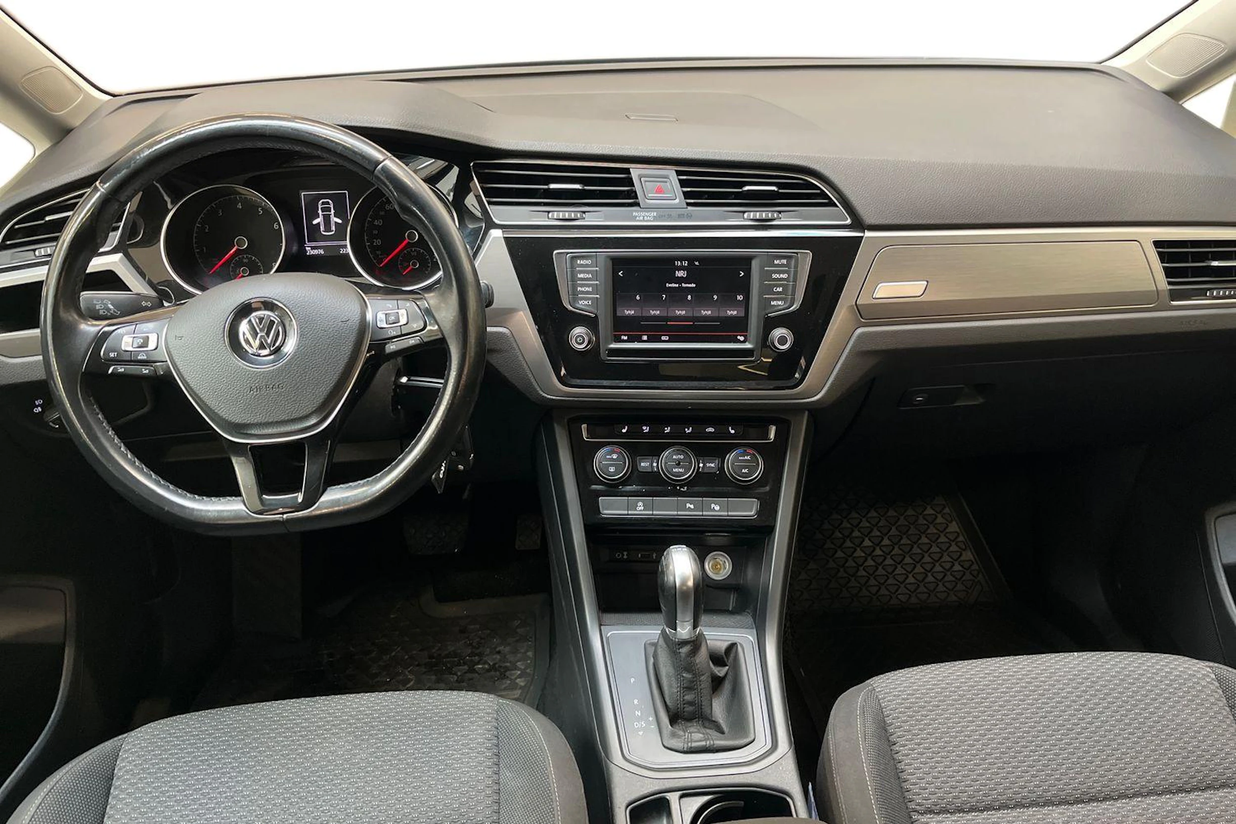 sininen Volkswagen Touran 2016 kuva 9.