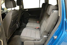 sininen Volkswagen Touran 2016 kuva 11.