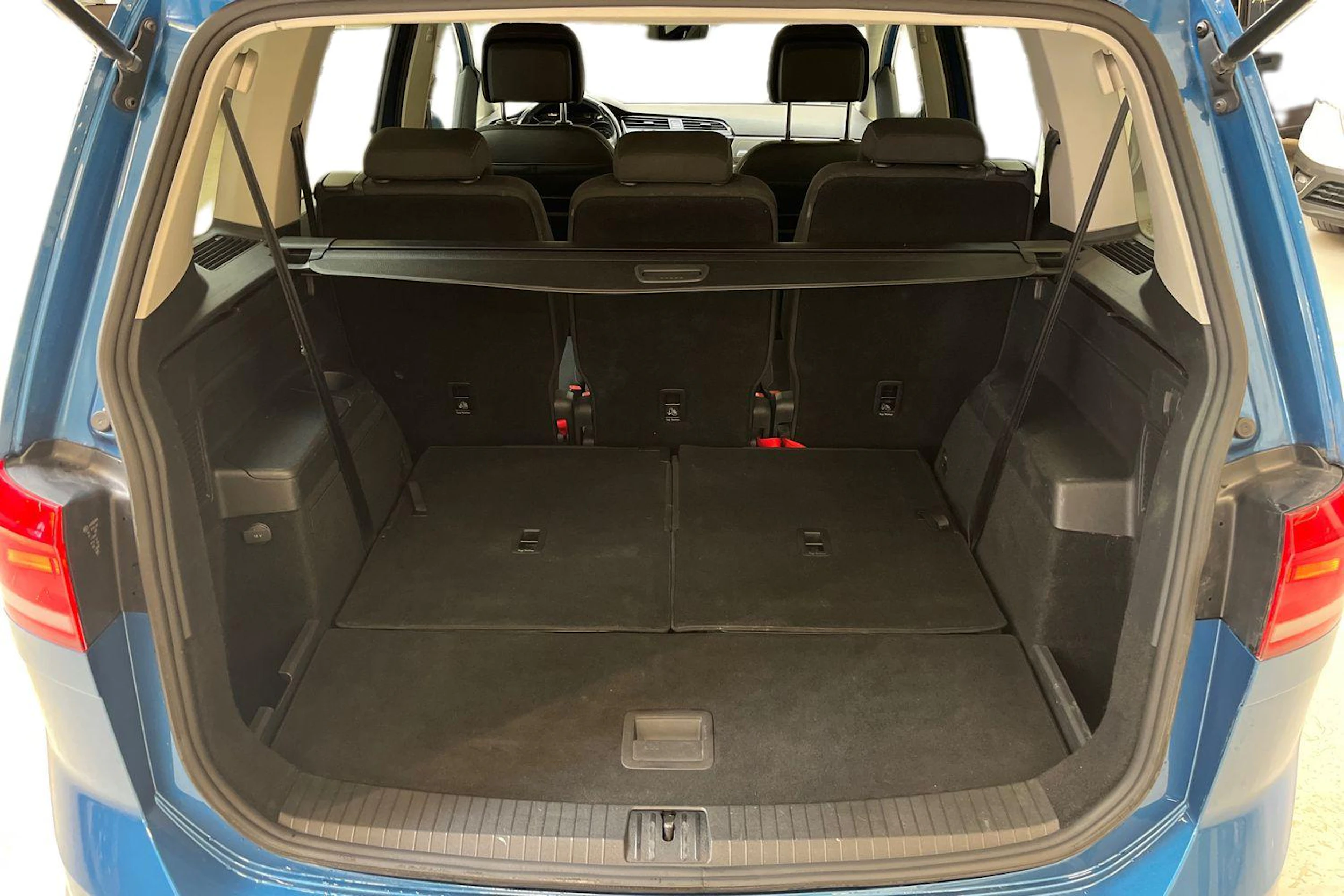sininen Volkswagen Touran 2016 kuva 12.
