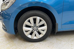 sininen Volkswagen Touran 2016 kuva 13.