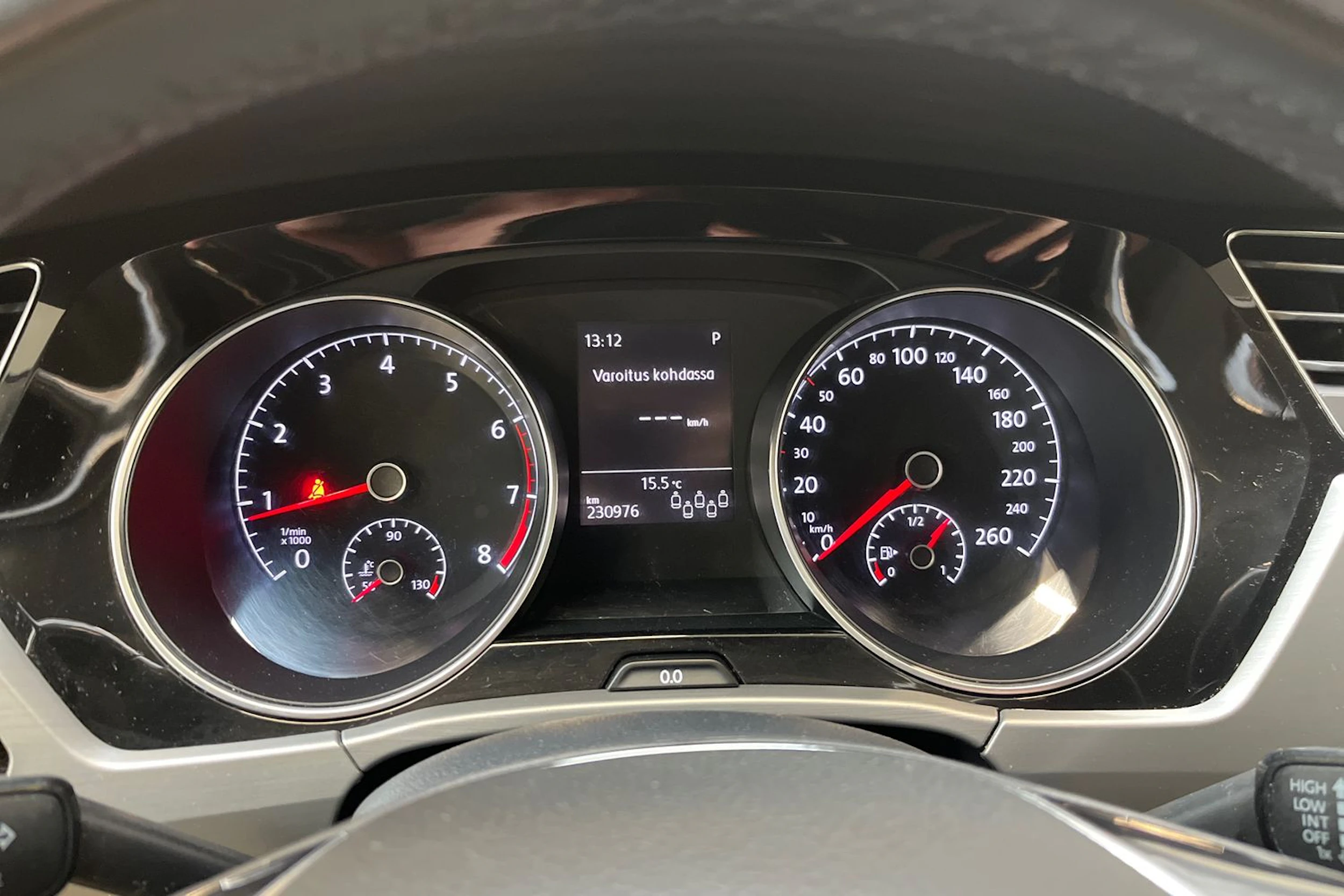 sininen Volkswagen Touran 2016 kuva 17.