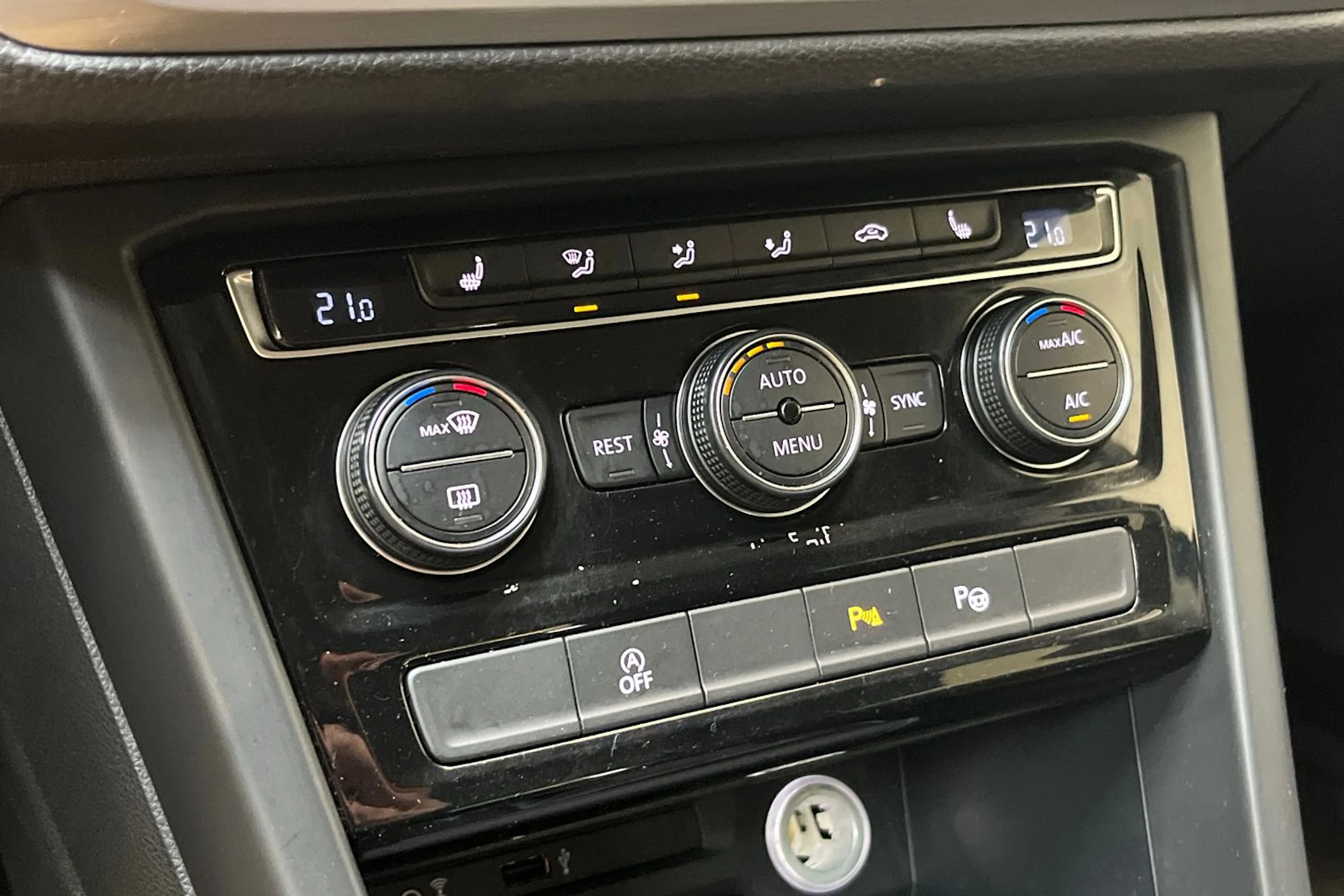 sininen Volkswagen Touran 2016 kuva 19.