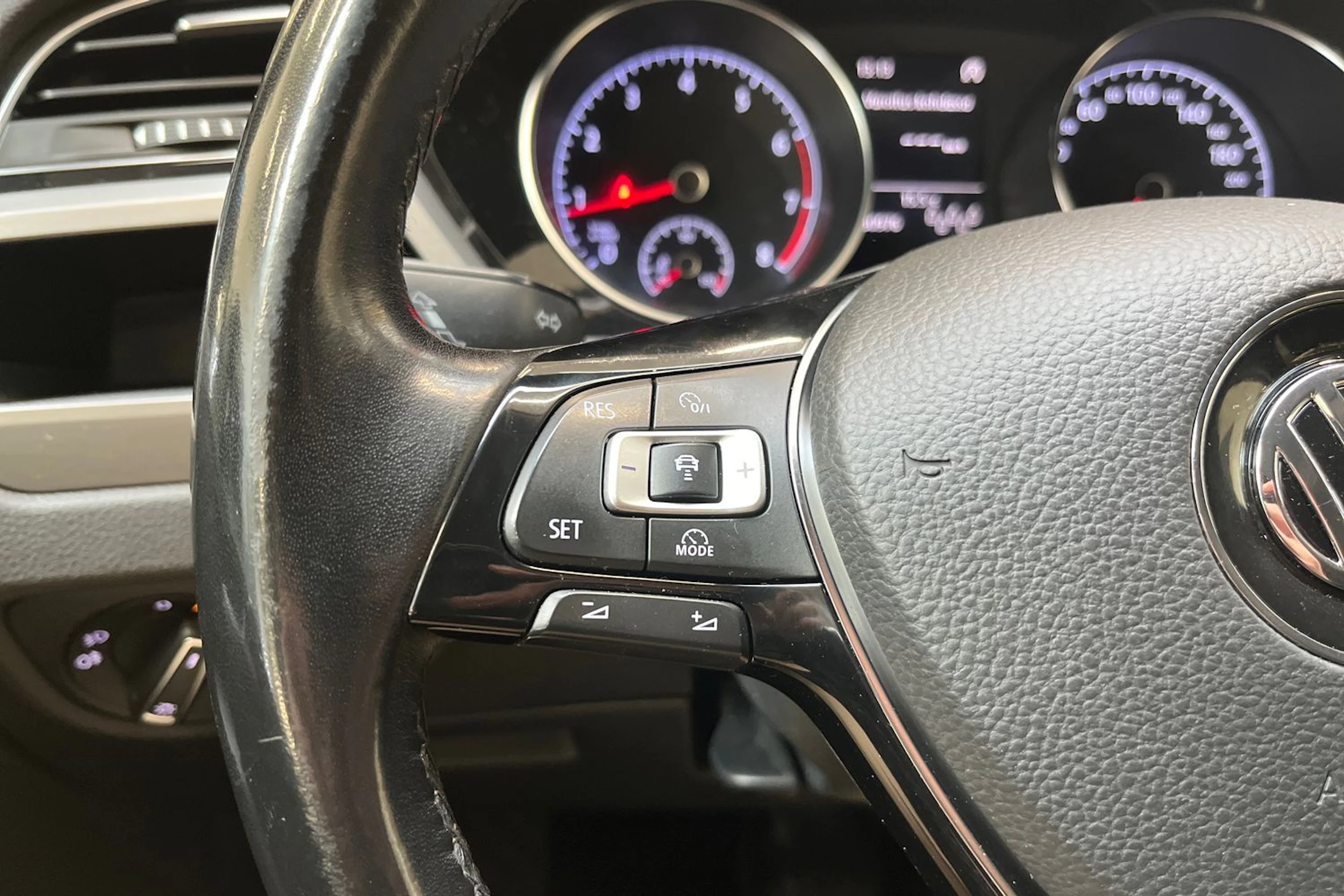 sininen Volkswagen Touran 2016 kuva 20.