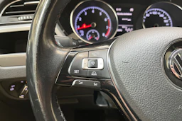 sininen Volkswagen Touran 2016 kuva 20.