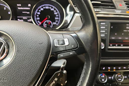sininen Volkswagen Touran 2016 kuva 21.
