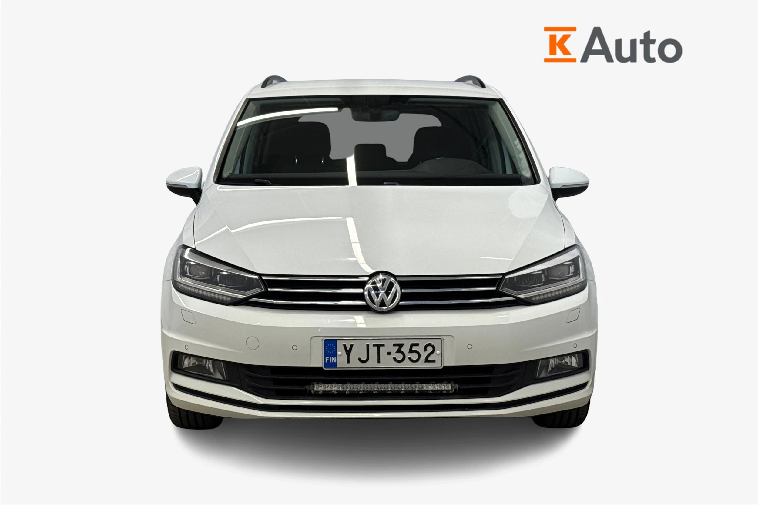 valkoinen Volkswagen Touran 2016 kuva 5.