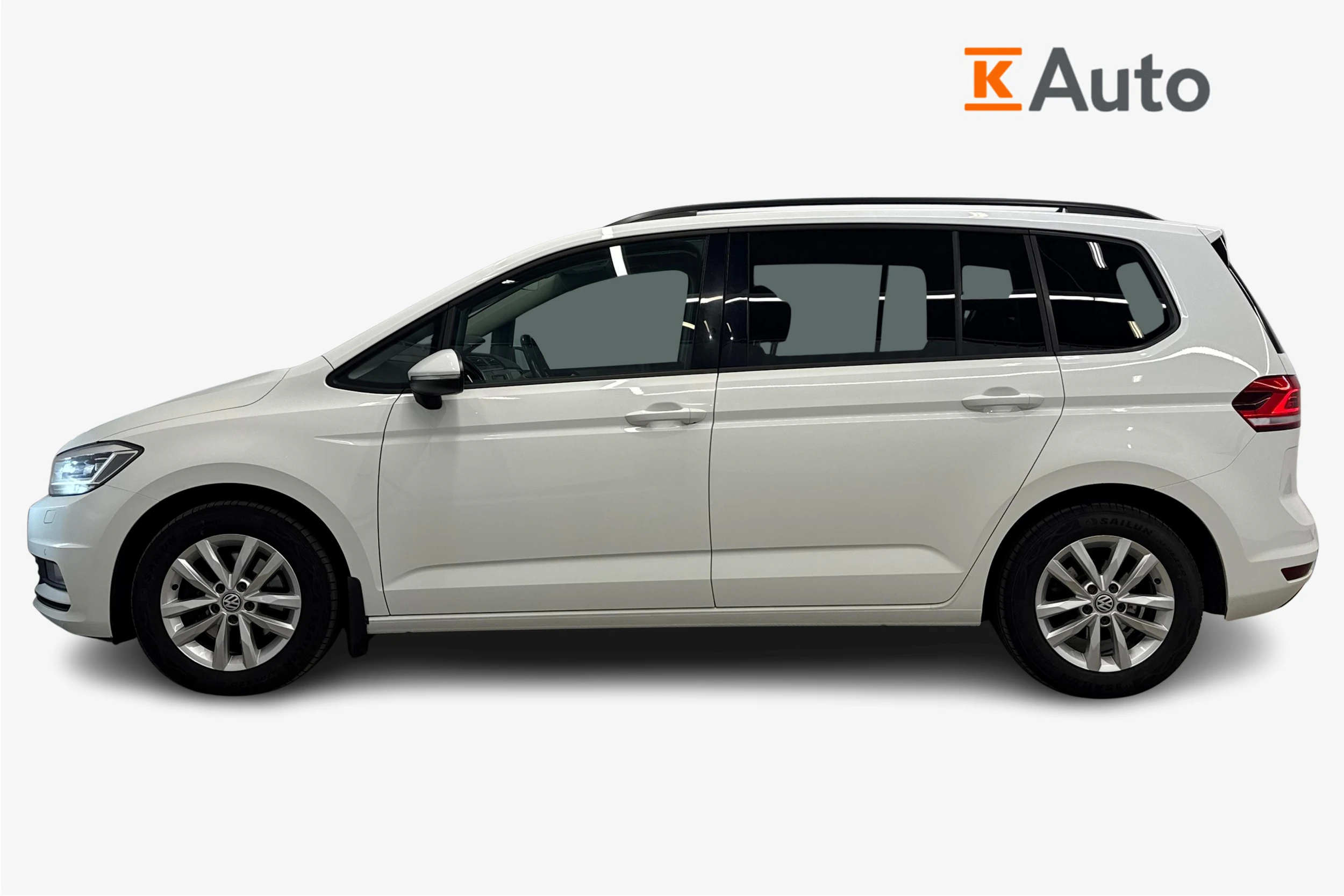 valkoinen Volkswagen Touran 2016 kuva 7.