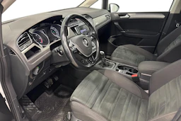 valkoinen Volkswagen Touran 2016 kuva 8.