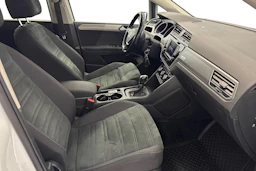 valkoinen Volkswagen Touran 2016 kuva 9.