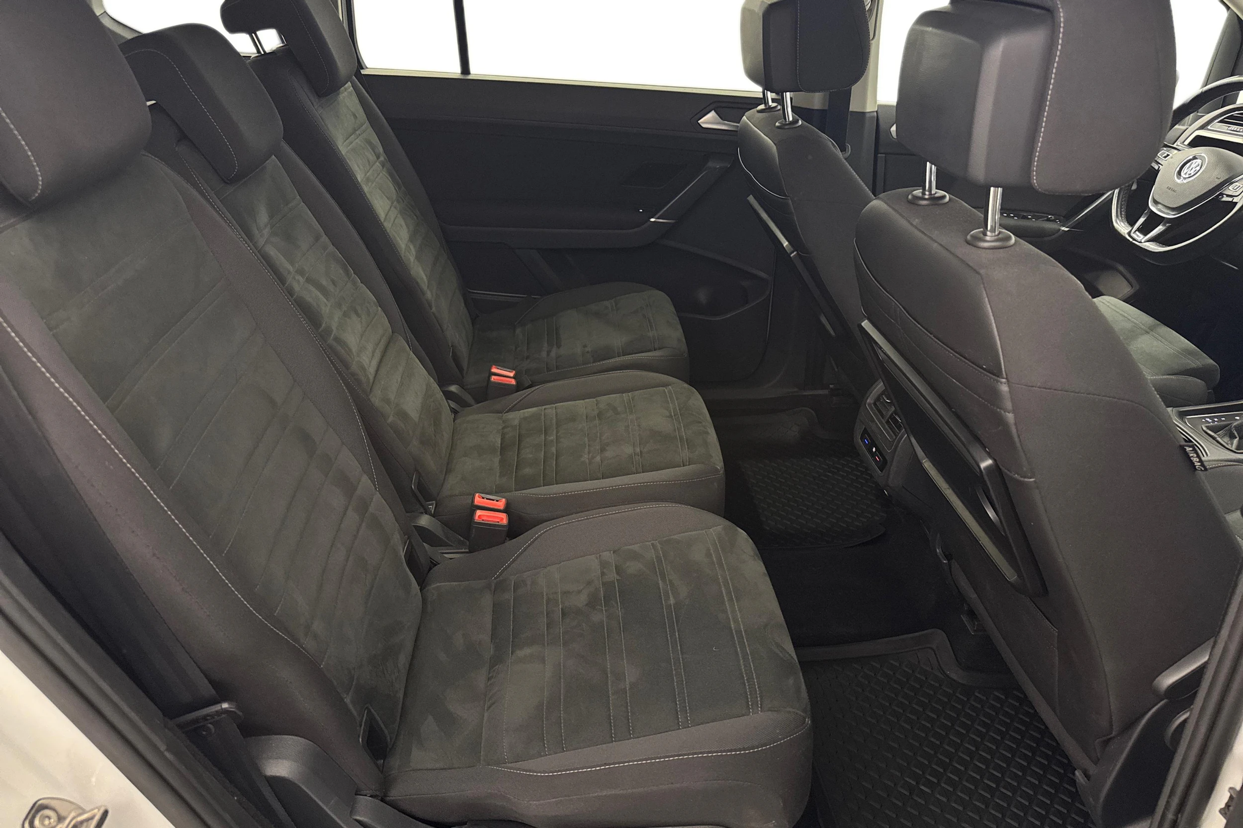 valkoinen Volkswagen Touran 2016 kuva 11.