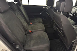 valkoinen Volkswagen Touran 2016 kuva 11.