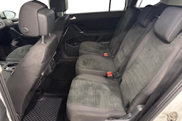 valkoinen Volkswagen Touran 2016 kuva 12.