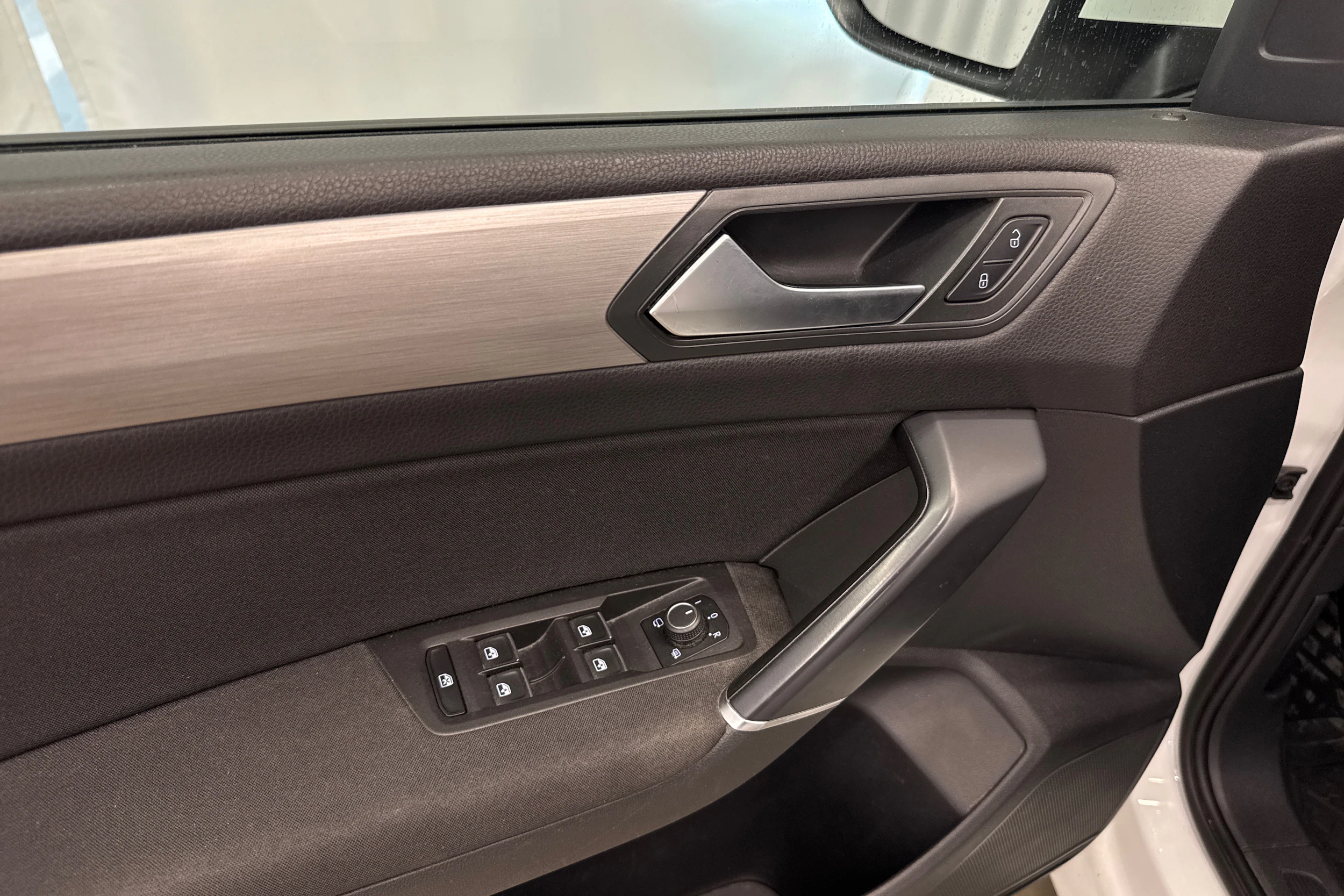 valkoinen Volkswagen Touran 2016 kuva 17.