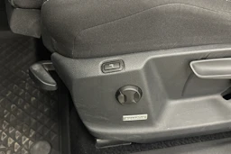 valkoinen Volkswagen Touran 2016 kuva 18.