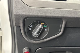 valkoinen Volkswagen Touran 2016 kuva 20.