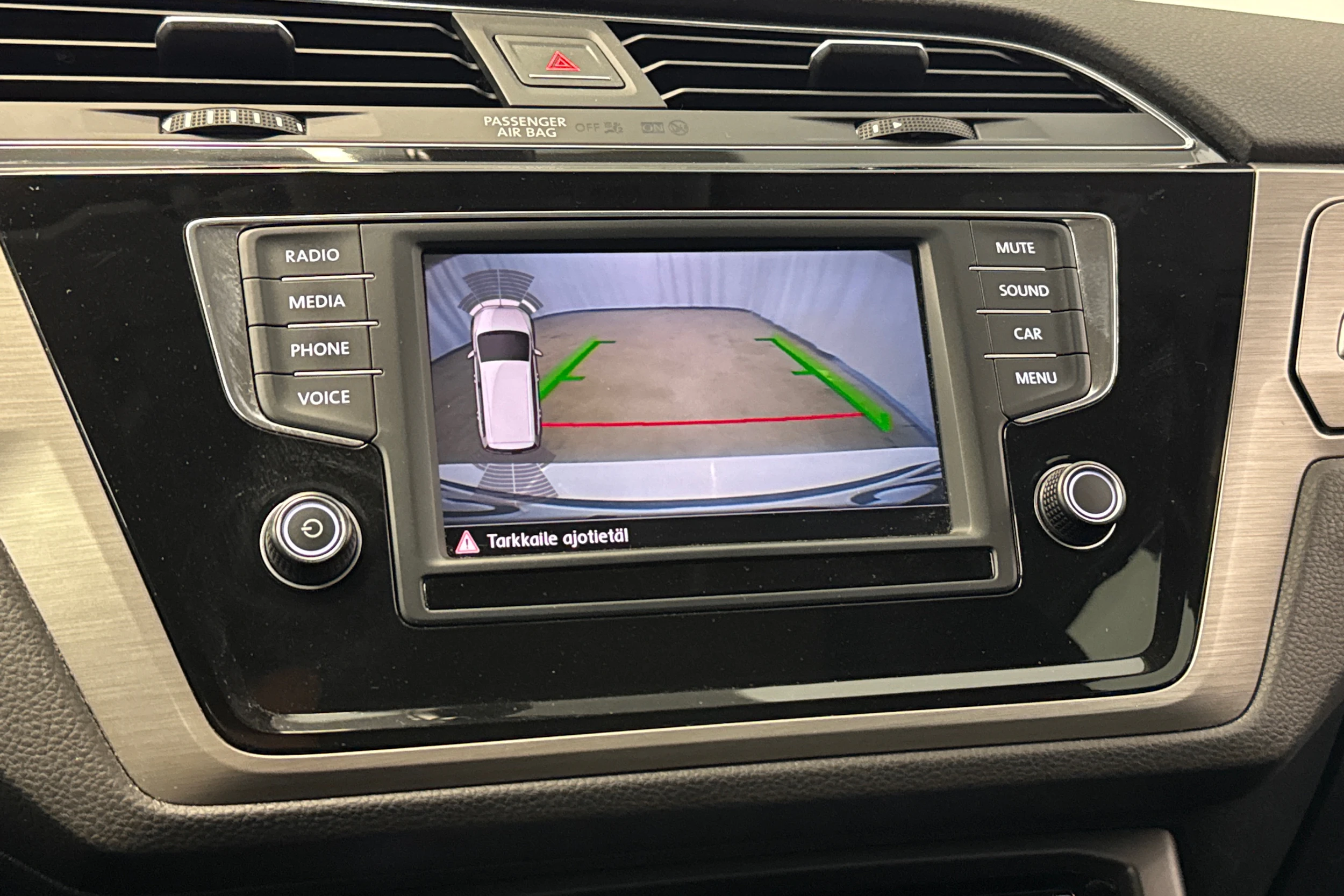 valkoinen Volkswagen Touran 2016 kuva 26.