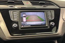 valkoinen Volkswagen Touran 2016 kuva 26.