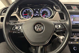 valkoinen Volkswagen Touran 2016 kuva 27.
