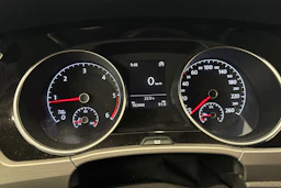valkoinen Volkswagen Touran 2016 kuva 28.