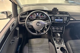 Valkoinen Volkswagen TOURAN 2017 kuva 3.