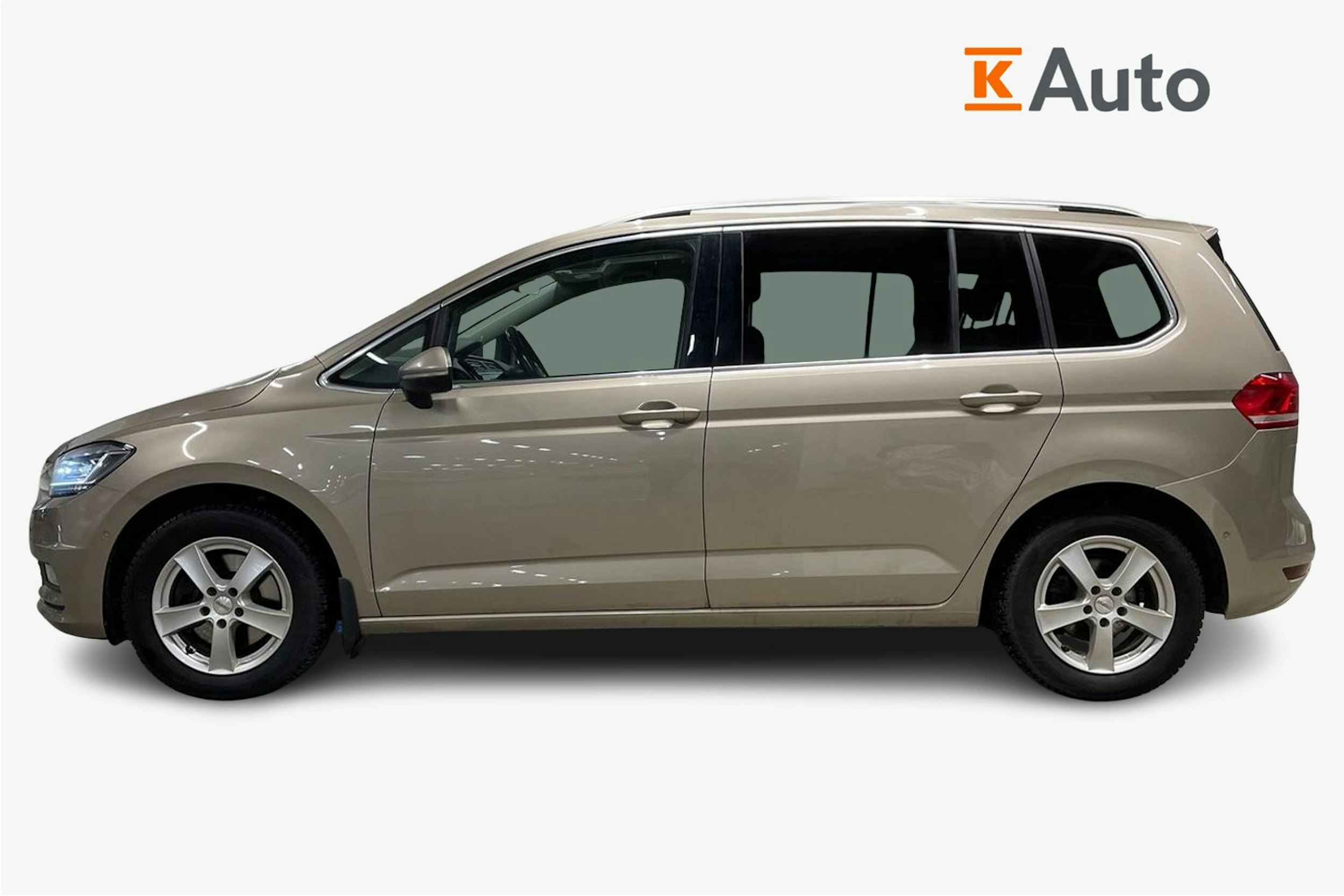 ruskea (beige) Volkswagen Touran 2017 kuva 5.