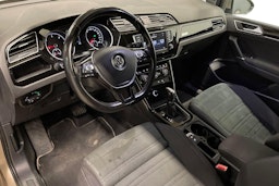 ruskea (beige) Volkswagen Touran 2017 kuva 6.