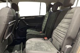 ruskea (beige) Volkswagen Touran 2017 kuva 8.