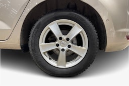 ruskea (beige) Volkswagen Touran 2017 kuva 9.