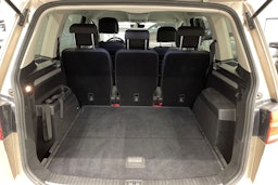 ruskea (beige) Volkswagen Touran 2017 kuva 12.