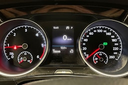 ruskea (beige) Volkswagen Touran 2017 kuva 13.