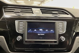 ruskea (beige) Volkswagen Touran 2017 kuva 16.