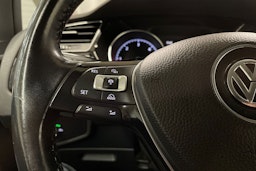 ruskea (beige) Volkswagen Touran 2017 kuva 19.