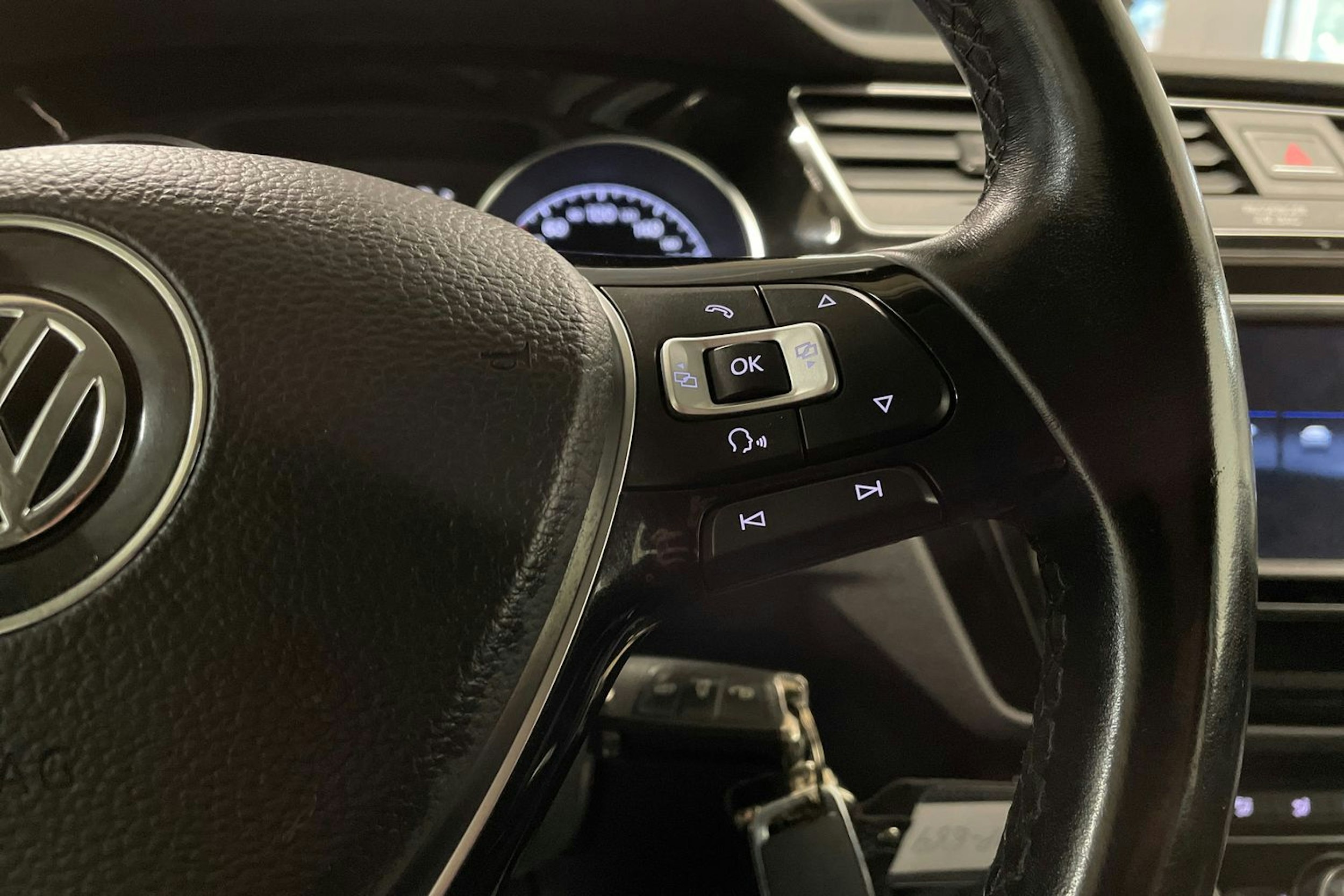 ruskea (beige) Volkswagen Touran 2017 kuva 20.