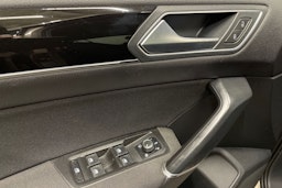 ruskea (beige) Volkswagen Touran 2017 kuva 21.