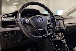 ruskea (beige) Volkswagen Touran 2017 kuva 23.