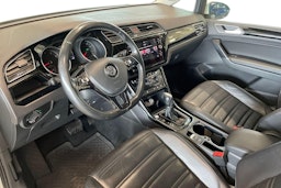 valkoinen Volkswagen Touran 2017 kuva 7.