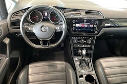 valkoinen Volkswagen Touran 2017 kuva 9.