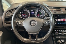 valkoinen Volkswagen Touran 2017 kuva 14.