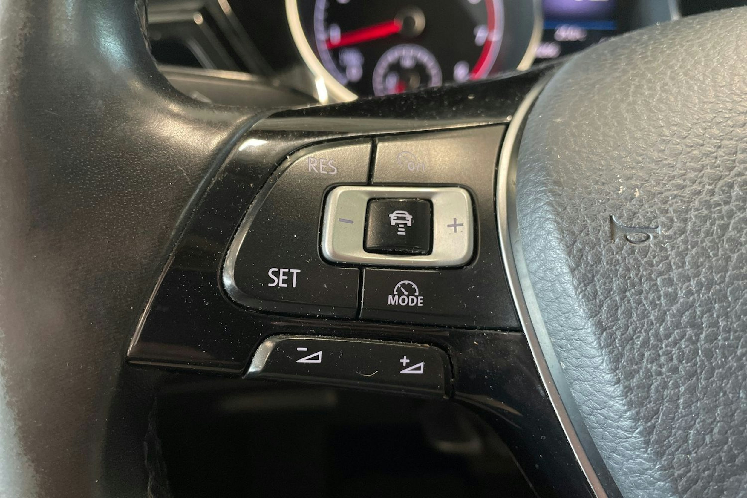 valkoinen Volkswagen Touran 2017 kuva 15.