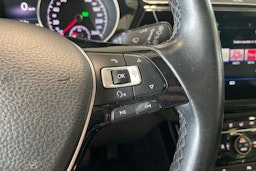 valkoinen Volkswagen Touran 2017 kuva 16.
