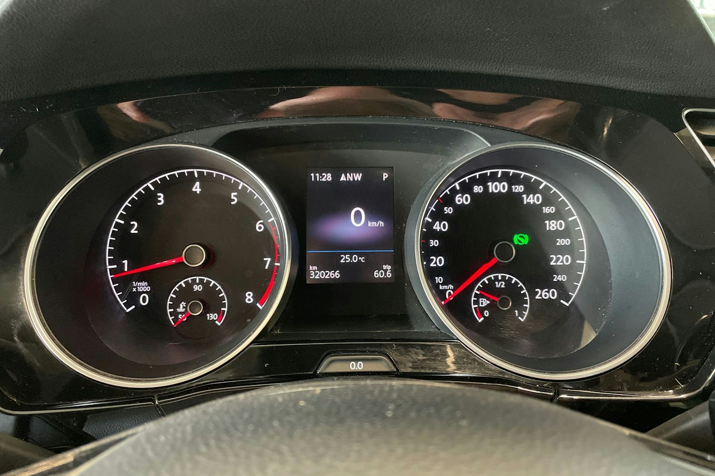 valkoinen Volkswagen Touran 2017 kuva 17.