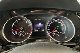 valkoinen Volkswagen Touran 2017 kuva 17.