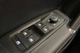 valkoinen Volkswagen Touran 2017 kuva 19.