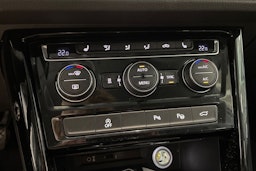 valkoinen Volkswagen Touran 2017 kuva 20.