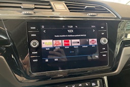 valkoinen Volkswagen Touran 2017 kuva 21.