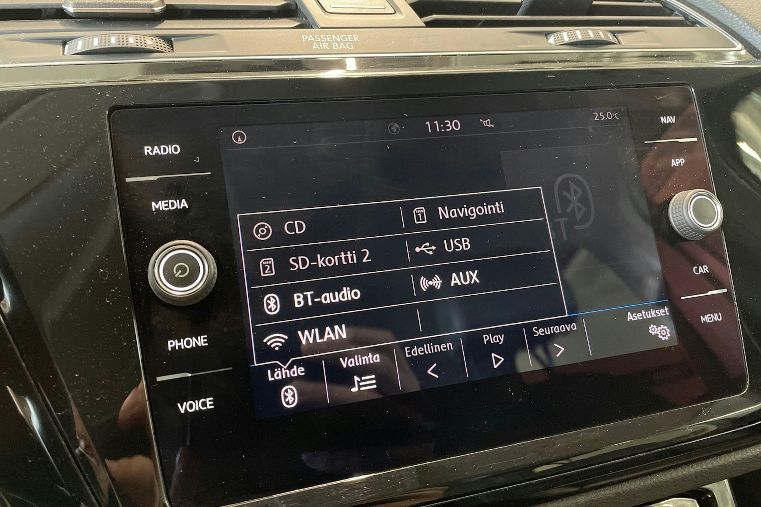 valkoinen Volkswagen Touran 2017 kuva 23.