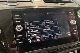 valkoinen Volkswagen Touran 2017 kuva 23.